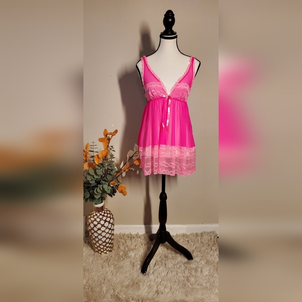 Victoria's Secret NWT Women's Vibrant Pink Nightie Size S Petite (No Thong)